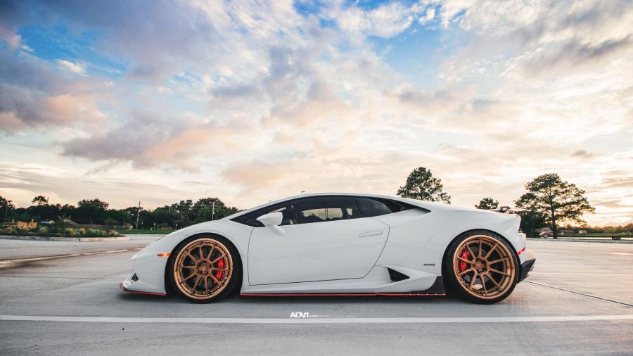  Lamborghini Huracan LP610-4 Bianco Avus by EVS Motors on ADV.1 Wheels (ADV5.0 M.V2 CS) 2018 года  (фото 4 из 9)